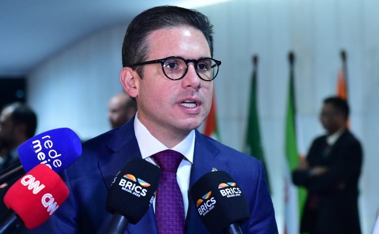 Hugo Motta quer retomar debate sobre reforma política