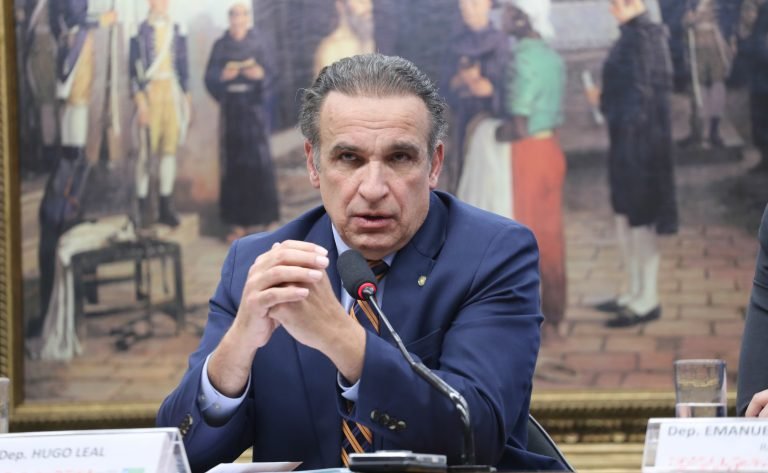 Comissão aprova proposta de recolocação de município e estado nas placas dos carros